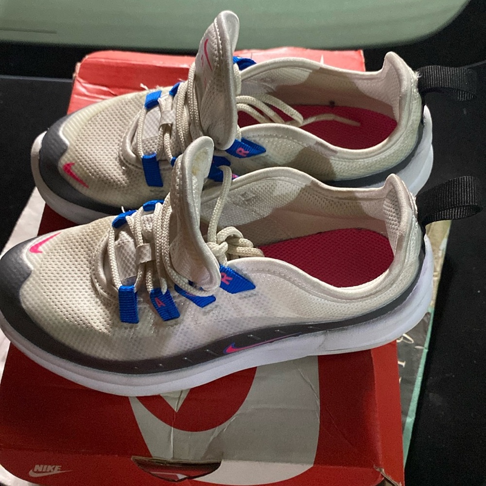 Nike Air Max Axis(GS) size 12.5C..Used!
